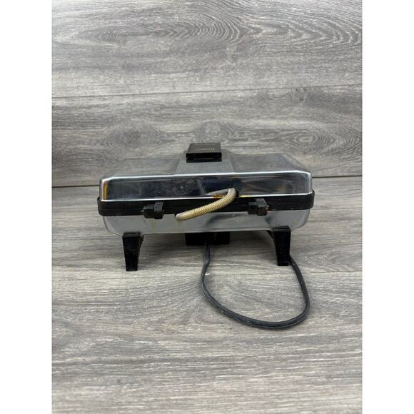 Villaware Belgian Waffler Waffle Maker Model 3300 Vintage USA - Picture 5 of 8
